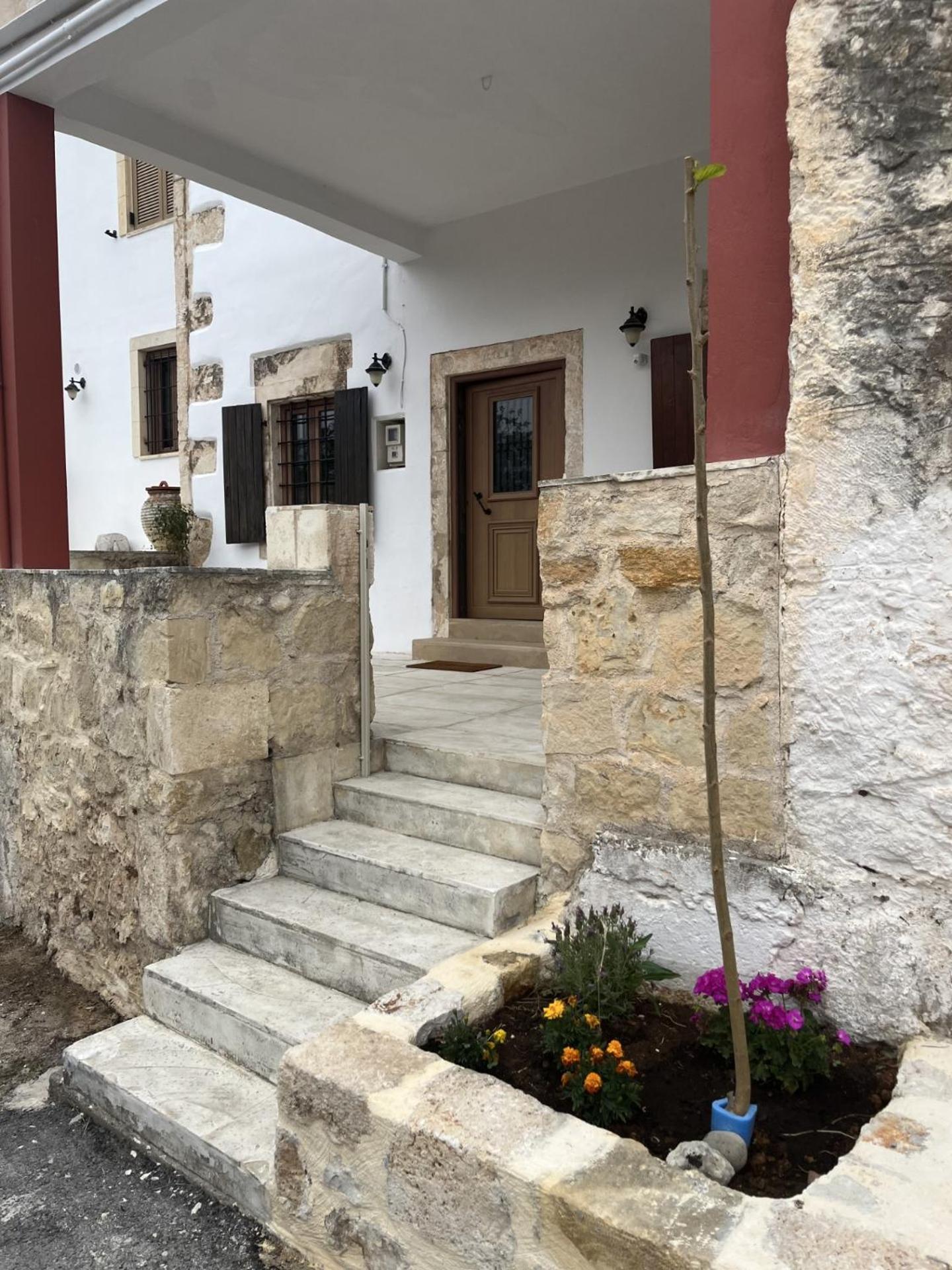 Madaro Traditional House Arménoi