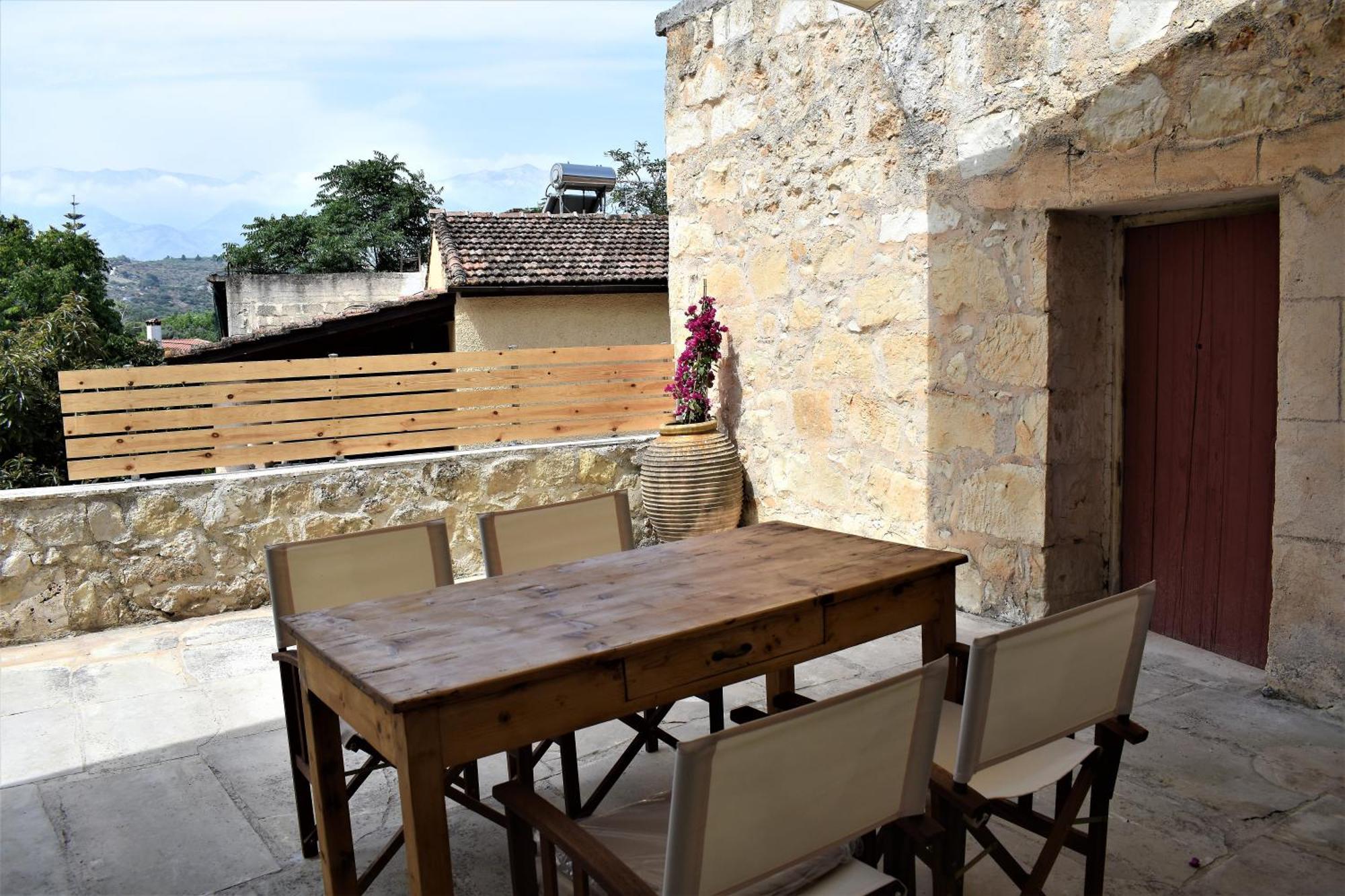Madaro Traditional House Arménoi